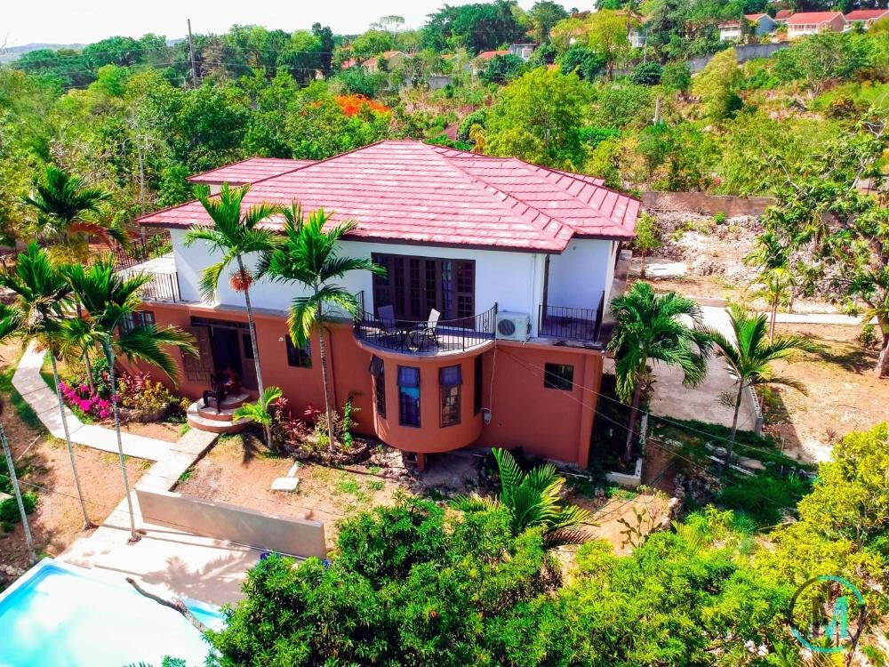 Coconut Palm Villa exterior